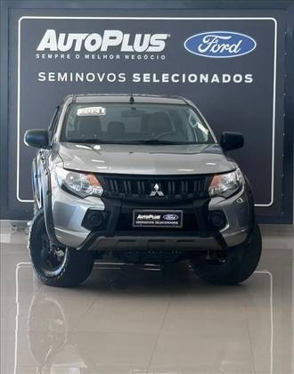 MITSUBISHI L200 TRITON 2.4 16V TURBO DIESEL OUTDOOR GLX CD 4X4 MANUAL MITSUBISHI L200 TRITON 2.4 16V TURBO DIESEL OUTDOOR GLX CD 4X4 MANUAL